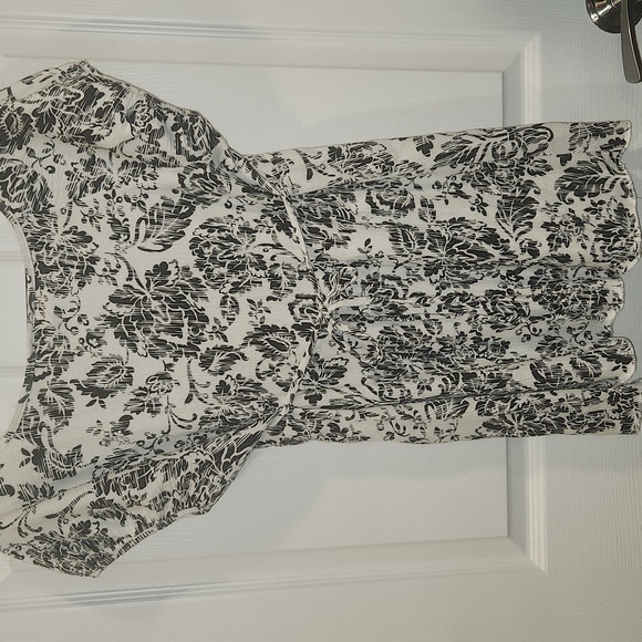 Self Esteem Black and White Floral Scoop-Neck Top - Picture 4 of 5